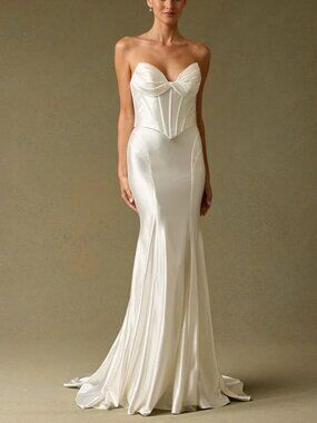 OFF WHITE WEDDING DRESS, STRAPLESS SHEATH BRIDAL GOWN. DESTINATION, RECEPTION